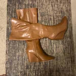 Cognac wedged boots
